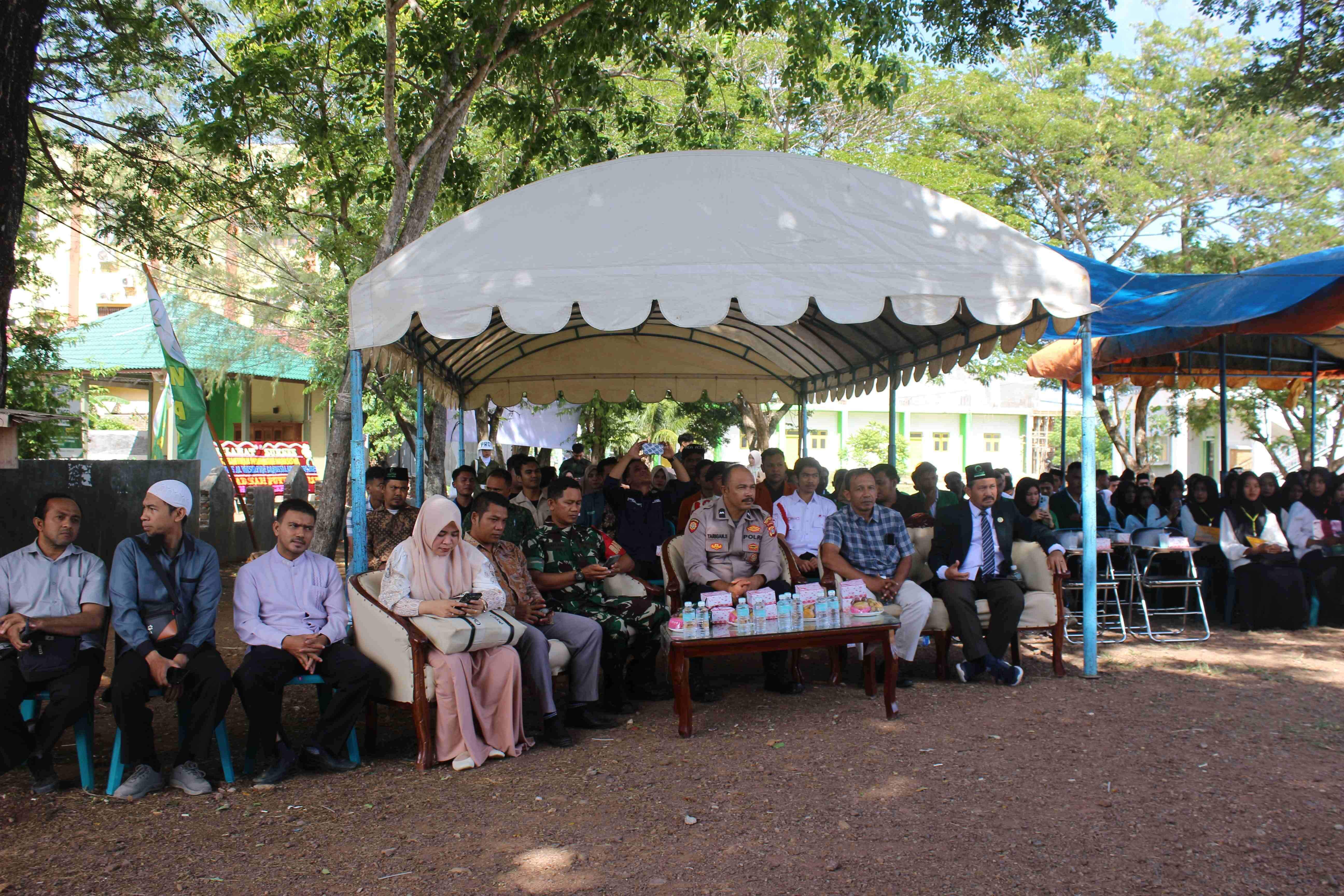 Ketua STAI Al Washliyah Banda Aceh ikut menyambut mahasiswa baru 